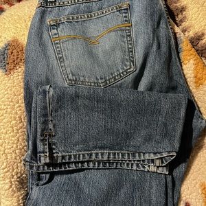 Women’s cinch jeans in good condition. Slit on side. Very cute!